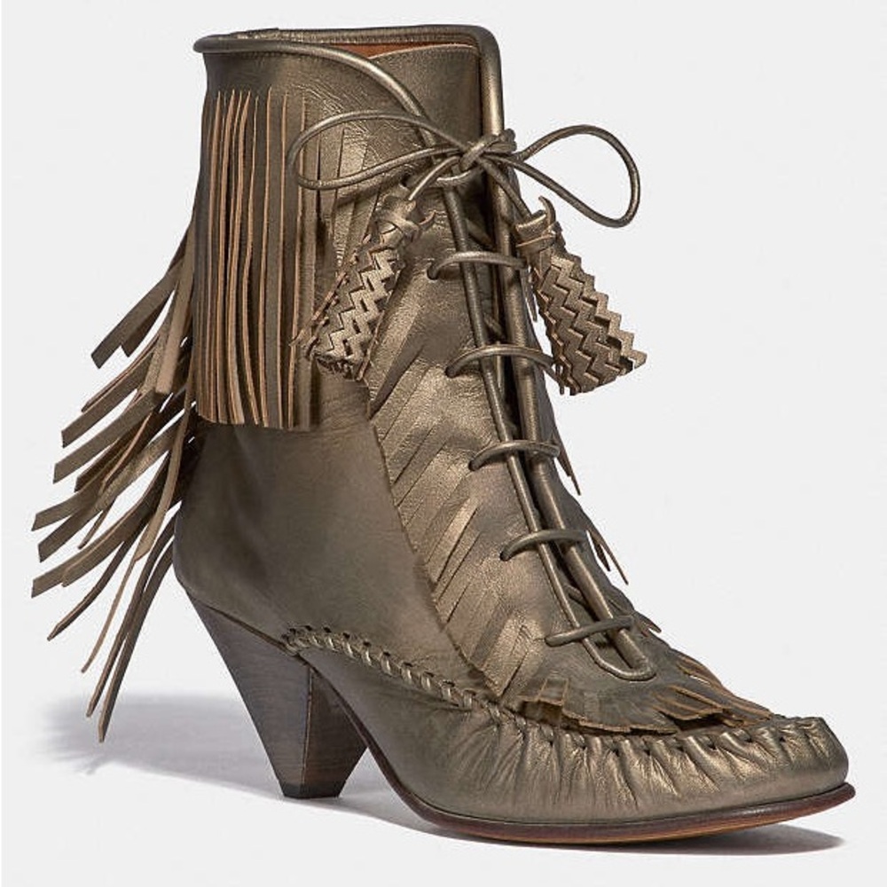 NEW COACH Fringe Boot in Burnish
NWT
Platinum Sz 7